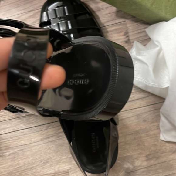 Gucci Shiny Ruber Sandals - Picture 4 of 6